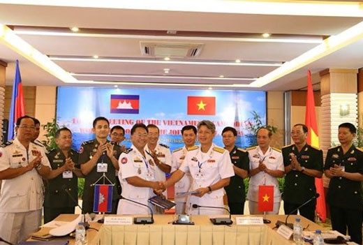 越南海军与柬埔寨皇家海军举行关于双边联合巡逻的第11次年度会议 ảnh 1
