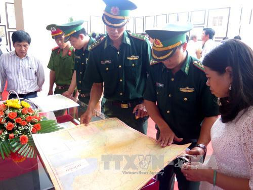 “黄沙和长沙归属越南——历史证据和法律依据”地图资料展在平定省举行 ảnh 2