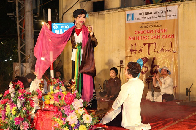 河内古街夜晚生动的民族音乐 ảnh 4 河内古街夜晚生动的民族音乐 ảnh 4