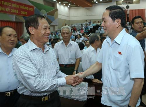 越南国家主席陈大光与胡志明市第四郡选民接触 ảnh 3 越南国家主席陈大光与胡志明市第四郡选民接触 ảnh 3