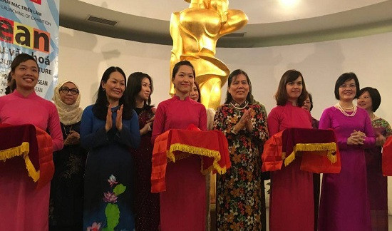 “东盟——文化色彩”展览会拉开序幕 ảnh 1 “东盟——文化色彩”展览会拉开序幕 ảnh 1