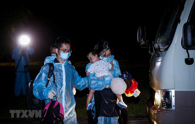 新冠肺炎疫情：将滞留菲律宾的逾240名越南公民接回国 ảnh 1