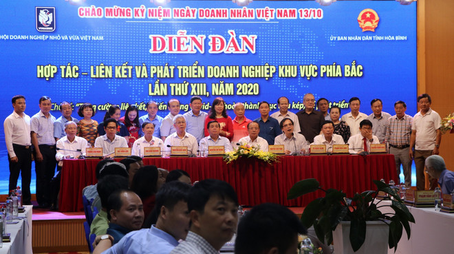 北部企业合作—沟通与发展论坛在和平省举行 ảnh 3 北部企业合作—沟通与发展论坛在和平省举行 ảnh 3