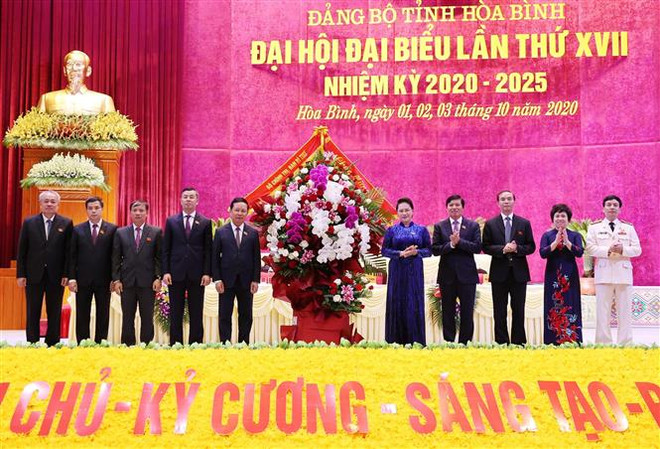 迎接党的十三大:国会主席阮氏金银出席越共和平省第十七次代表大会 ảnh 1 迎接党的十三大:国会主席阮氏金银出席越共和平省第十七次代表大会 ảnh 1