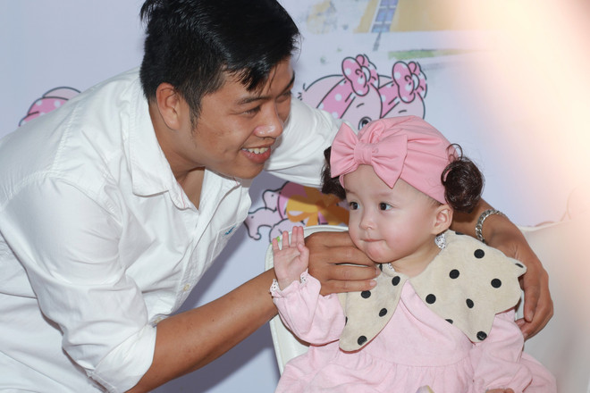 越南连体双胞胎竹儿-妙儿今日出院 ảnh 2 越南连体双胞胎竹儿-妙儿今日出院 ảnh 2