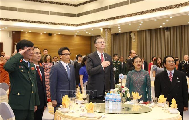 越南-美国建交25周年纪念仪式在河内举行 ảnh 1 越南-美国建交25周年纪念仪式在河内举行 ảnh 1