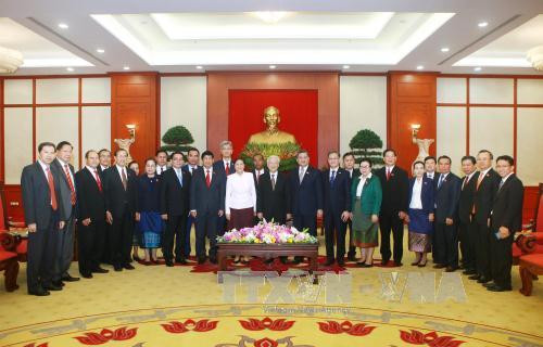 越共中央总书记阮富仲会见老挝国会主席巴妮·雅陶都 ảnh 1 越共中央总书记阮富仲会见老挝国会主席巴妮·雅陶都 ảnh 1