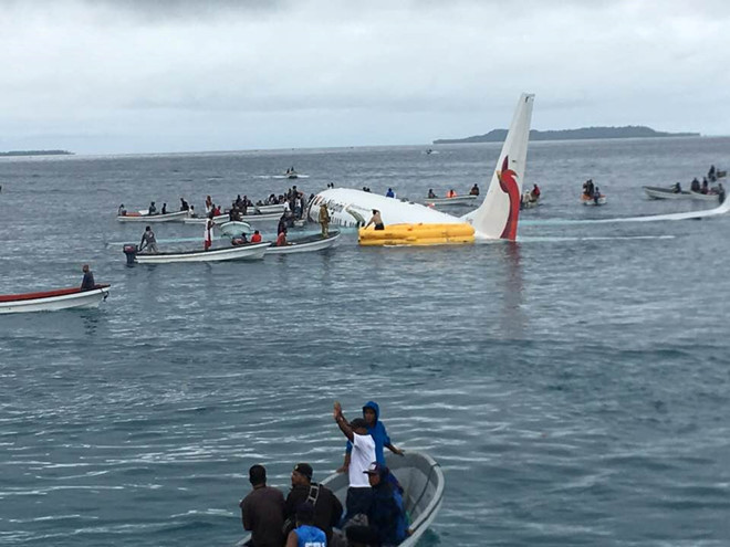 为新几内亚航空客机坠海事件中四名越南公民开展领事保护 ảnh 1 为新几内亚航空客机坠海事件中四名越南公民开展领事保护 ảnh 1