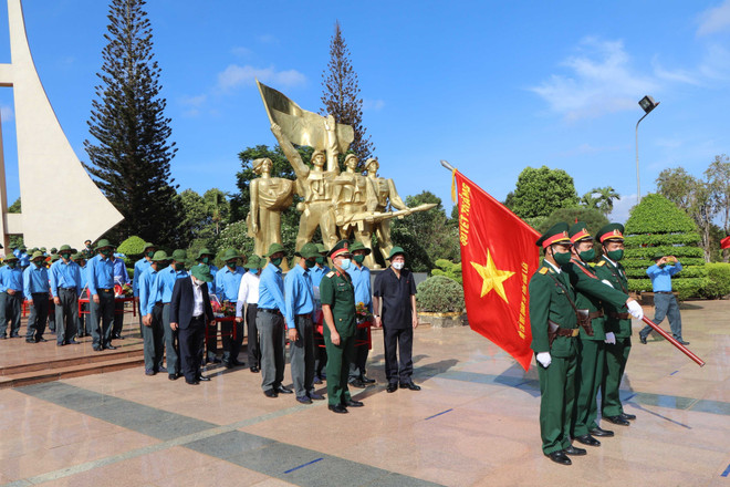 得乐省为战争时期在柬埔寨牺牲的英烈举行追悼会和安葬仪式 ảnh 1 得乐省为战争时期在柬埔寨牺牲的英烈举行追悼会和安葬仪式 ảnh 1
