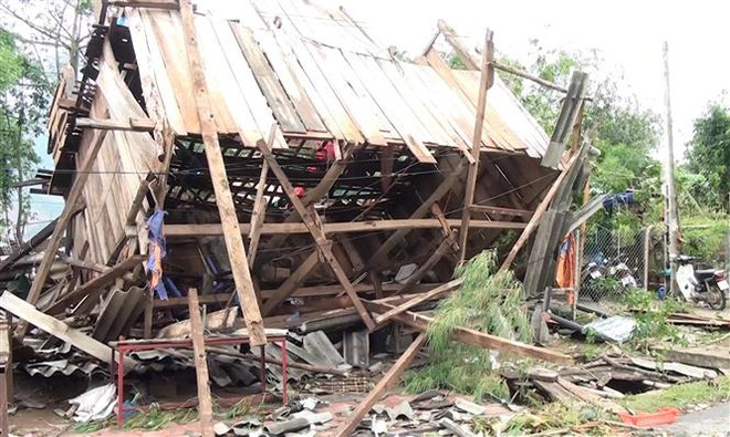 越南多地遭遇雷暴:暴雨闪电来袭 致10人伤亡 财产损失严重 ảnh 1  越南多地遭遇雷暴:暴雨闪电来袭 致10人伤亡 财产损失严重 ảnh 1