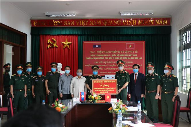 越南向老挝北部各省赠予防疫设备 ảnh 1 越南向老挝北部各省赠予防疫设备 ảnh 1