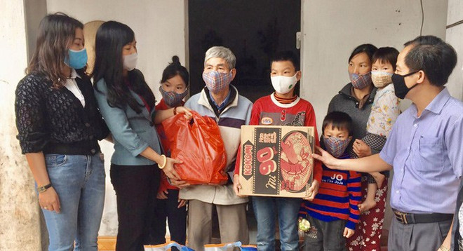 人民群众对政府在新冠肺炎疫情下实施保障社会民生一揽子资助计划感到高兴 ảnh 1