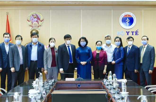 新冠肺炎大流行使民众对越南卫生部门的信心得以增强 ảnh 1