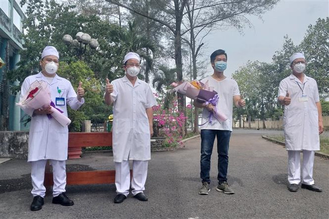 新冠肺炎疫情:在同奈省治疗的新冠肺炎患者获得治愈 ảnh 1 新冠肺炎疫情:在同奈省治疗的新冠肺炎患者获得治愈 ảnh 1