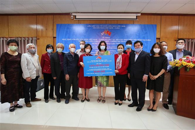 越南人民向古巴人民捐赠15亿越盾 协助古巴人民抗击疫情 ảnh 1