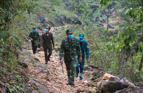 高平省边防部队加固防疫线 全力守护人民健康安全 ảnh 2 高平省边防部队加固防疫线 全力守护人民健康安全 ảnh 2