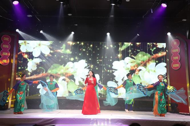 旅居美国、捷克和古巴越南人举行迎春活动 ảnh 2 旅居美国、捷克和古巴越南人举行迎春活动 ảnh 2