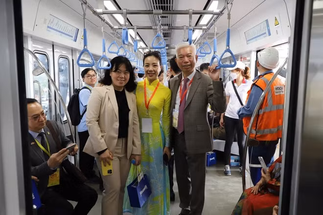 海外越南人齐聚胡志明市欢庆传统春节 ảnh 2 海外越南人齐聚胡志明市欢庆传统春节 ảnh 2