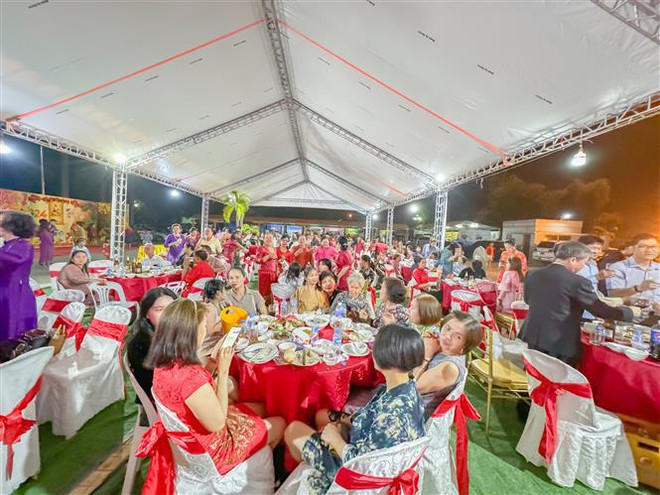 2024年甲辰春节：旅居老挝越南人同迎新春佳节 共期美好未来 ảnh 1