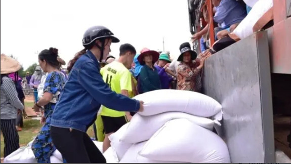 甲辰年春节前向3省发放大米 ảnh 1