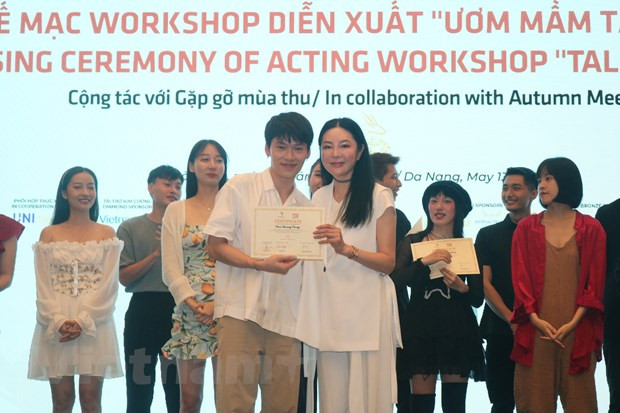 韩国老师对越南学生的特别关爱 ảnh 2