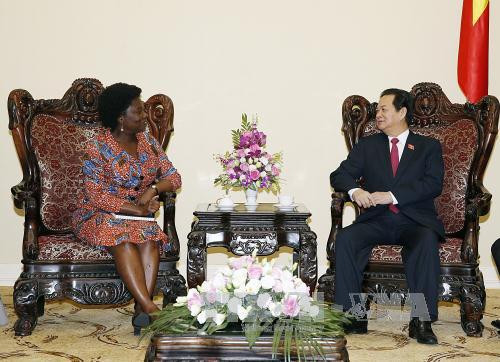 越南政府总理阮晋勇会见世行驻越首席代表维多利亚•科瓦 ảnh 1 越南政府总理阮晋勇会见世行驻越首席代表维多利亚•科瓦 ảnh 1