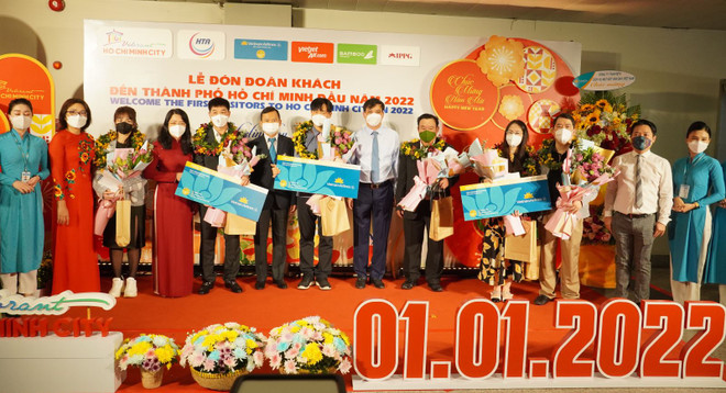 胡志明市迎接 2022 年首批国内游客 ảnh 1 胡志明市迎接 2022 年首批国内游客 ảnh 1