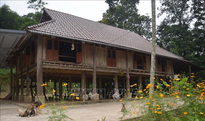 保护清化省芒族高脚屋建筑 促进民宿旅游发展 ảnh 1 保护清化省芒族高脚屋建筑 促进民宿旅游发展 ảnh 1