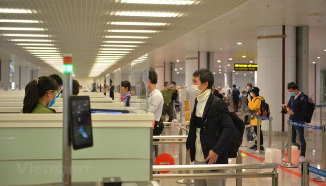 恢复定期国际航班前三天 入境越南旅客超过1700人次 ảnh 1 恢复定期国际航班前三天 入境越南旅客超过1700人次 ảnh 1