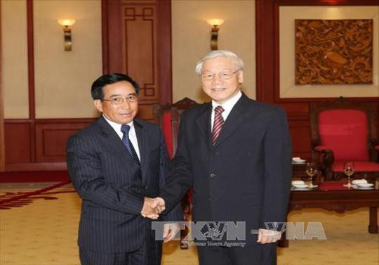 越共中央总书记阮富仲会见老挝国家副主席潘坎•维帕万 ảnh 1 越共中央总书记阮富仲会见老挝国家副主席潘坎•维帕万 ảnh 1