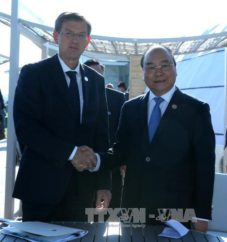 越南政府总理阮春福与斯洛文尼亚总理米罗·采拉尔举行会晤 ảnh 1