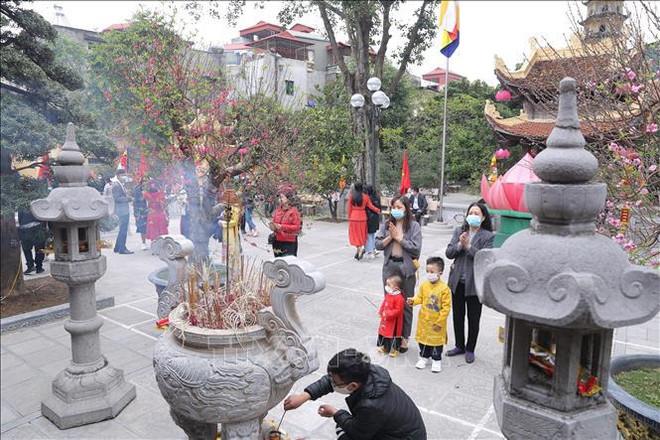 越南人年初去寺庙烧香祈福的美好习俗 ảnh 2 越南人年初去寺庙烧香祈福的美好习俗 ảnh 2