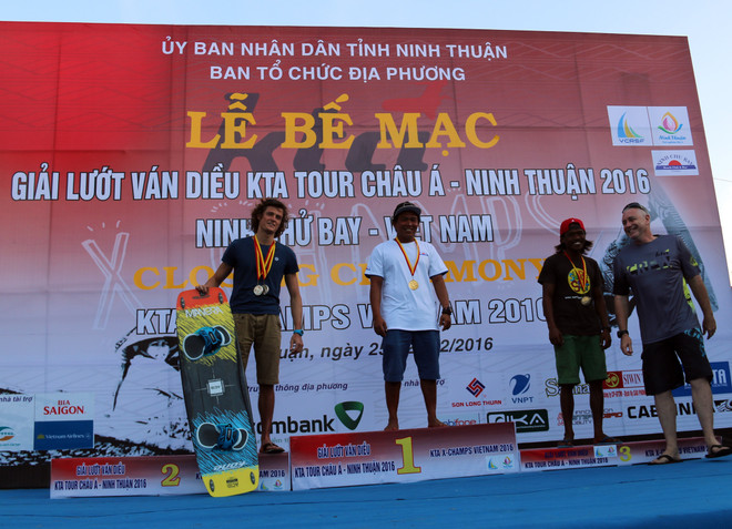 2016年风筝帆板亚洲巡回赛落下帷幕 越南运动员获一金 ảnh 1 2016年风筝帆板亚洲巡回赛落下帷幕 越南运动员获一金 ảnh 1