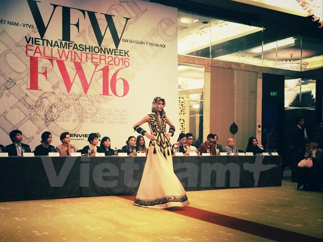 2016秋冬越南时装周——青年时装设计师施展才华的平台 ảnh 1 2016秋冬越南时装周——青年时装设计师施展才华的平台 ảnh 1