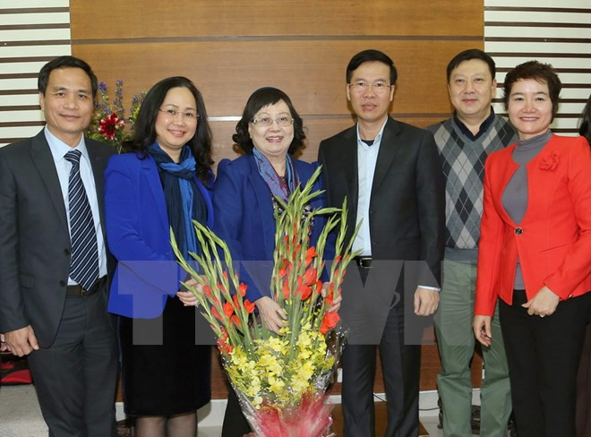 中央宣教部部长武文赏春节前走访慰问各科学家和文艺工作者 ảnh 1 中央宣教部部长武文赏春节前走访慰问各科学家和文艺工作者 ảnh 1