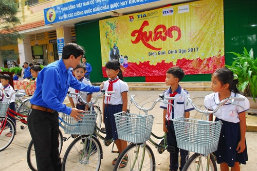 让边境少年儿童欢度春节 ảnh 2