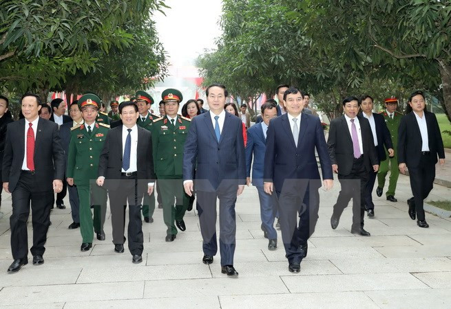 国家主席陈大光春节前走访慰问第四军区司令部并拜年 ảnh 1 国家主席陈大光春节前走访慰问第四军区司令部并拜年 ảnh 1