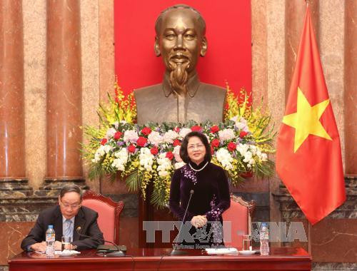 国家副主席邓氏玉盛会见越南橙剂受害者协会代表 ảnh 1 国家副主席邓氏玉盛会见越南橙剂受害者协会代表 ảnh 1