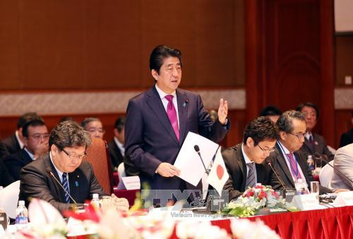 越南政府总理阮春福同日本首相安培晋三共同主持越日企业家座谈会 ảnh 3 越南政府总理阮春福同日本首相安培晋三共同主持越日企业家座谈会 ảnh 3