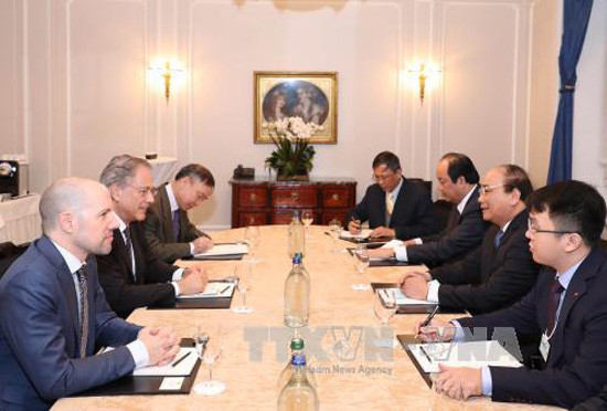 阮春福总理会见瑞士圣加伦大学马利克中心主席 ảnh 1 阮春福总理会见瑞士圣加伦大学马利克中心主席 ảnh 1