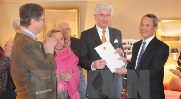 约瑟•夫歇尔•德•兰丽继续担任越南驻比安特卫普省名誉领事一职 ảnh 1