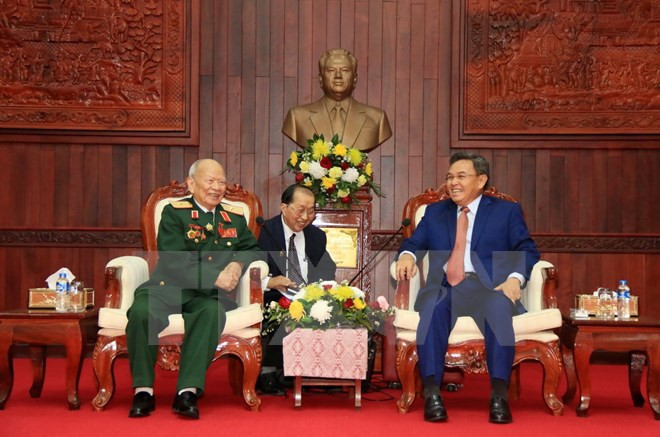 老挝领导人高度评价援老越南志愿军和专家为老挝作出的贡献 ảnh 2