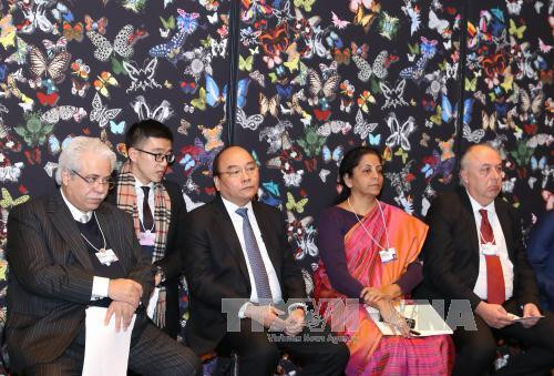 阮春福总理出席“从区域战略角度来看生产未来”讨论会 ảnh 1 阮春福总理出席“从区域战略角度来看生产未来”讨论会 ảnh 1