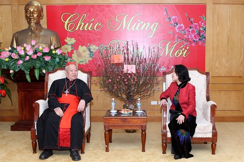 中央民运部部长张氏梅会见前来拜年的河内总教区代表团 ảnh 1