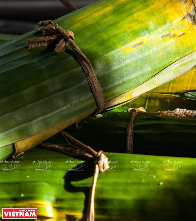 芹苴市风味独特的美食:接长草长条粽 ảnh 5 芹苴市风味独特的美食:接长草长条粽 ảnh 5