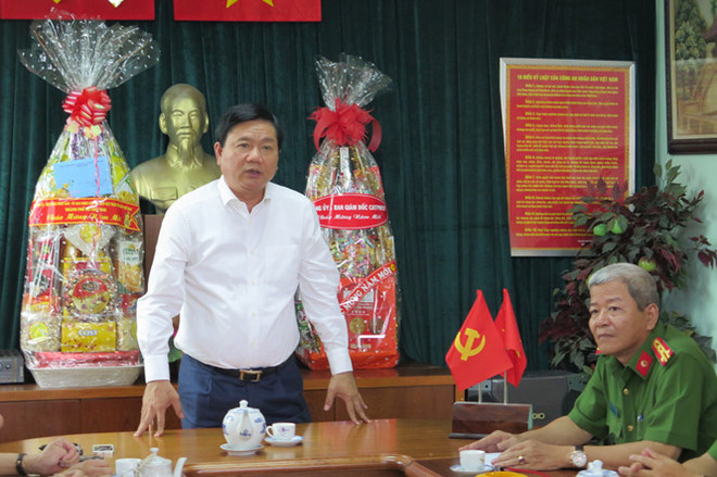 胡志明市领导开展春节走访慰问活动 ảnh 1