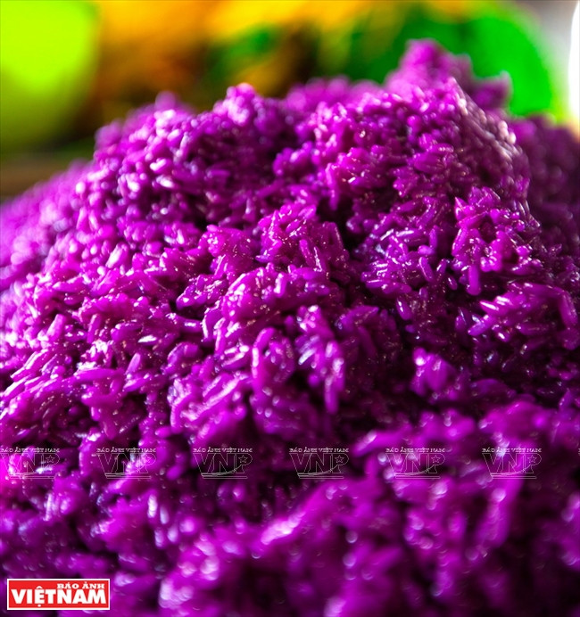 芹苴市风味独特的美食:接长草长条粽 ảnh 4 芹苴市风味独特的美食:接长草长条粽 ảnh 4