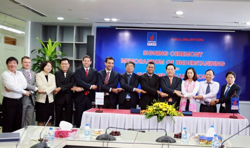 越南勘探与生产总公司同哈里伯顿公司兰德马克软件与服务部门签署谅解备忘录 ảnh 1