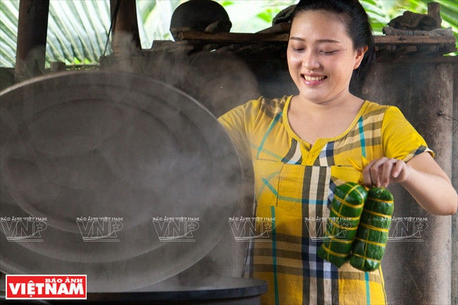 芹苴市风味独特的美食:接长草长条粽 ảnh 8 芹苴市风味独特的美食:接长草长条粽 ảnh 8