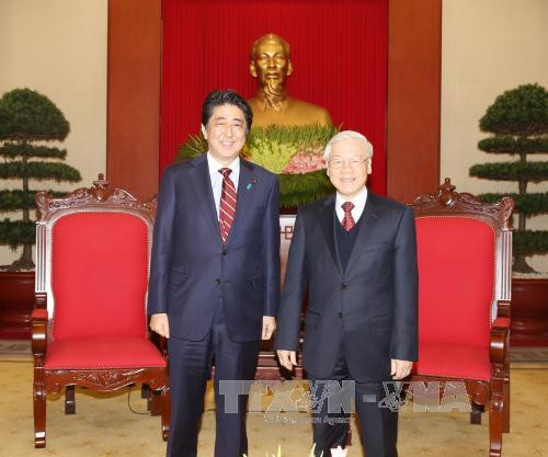 越共中央总书记阮富仲会见日本首相安培晋三 ảnh 1 越共中央总书记阮富仲会见日本首相安培晋三 ảnh 1